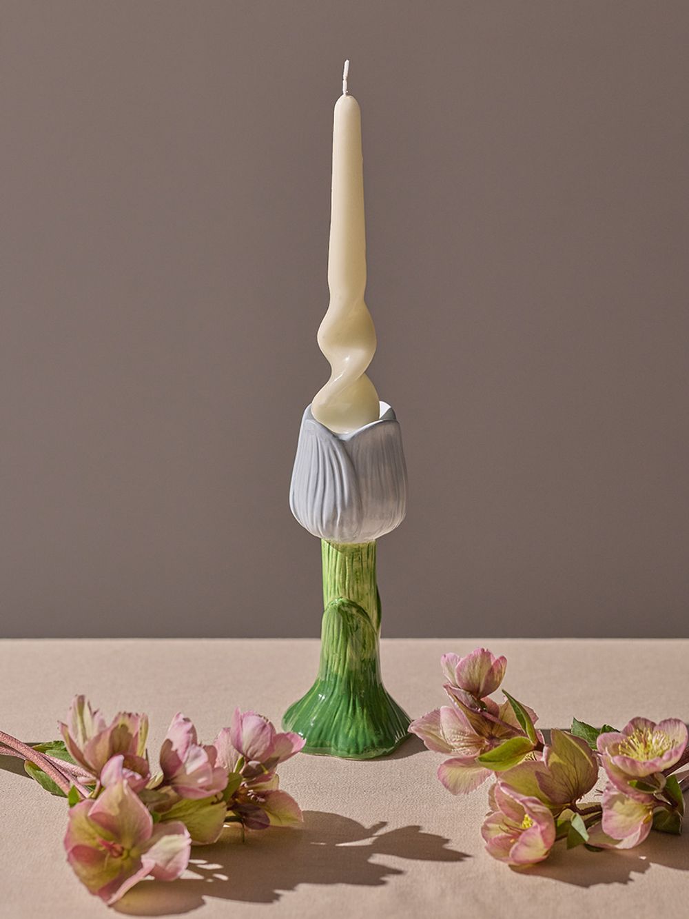 Подсвечник Floret голубого цвета из коллекции Blossom, 20 см