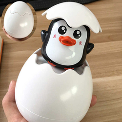 Игрушка для воды "Пингвин в яйце"