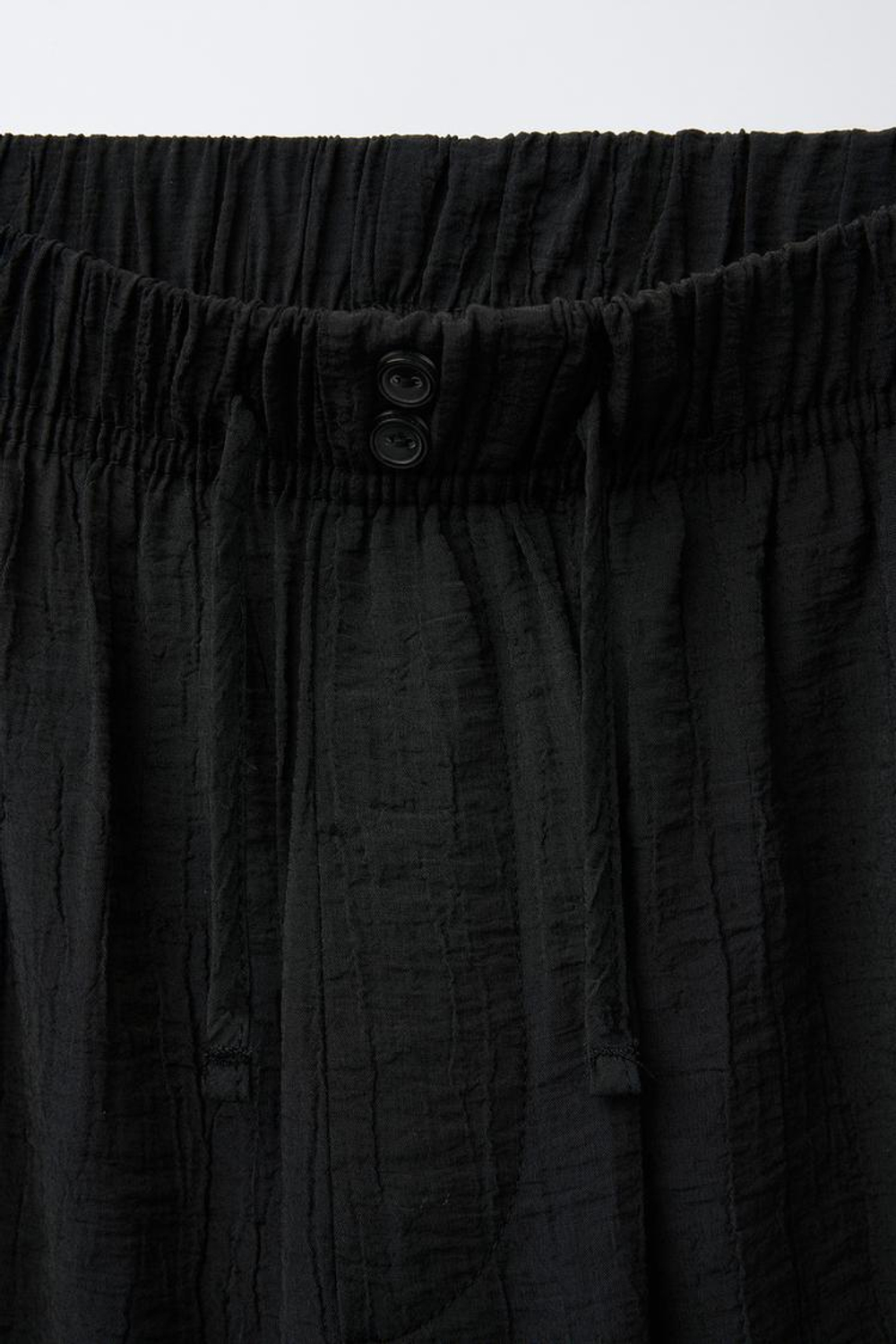 ZARA БРЮКИ ИЗ ЖАТОЙ ТКАНИ, ЧЕРНЫЙ