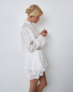 Блуза из хлопкового шитья белый