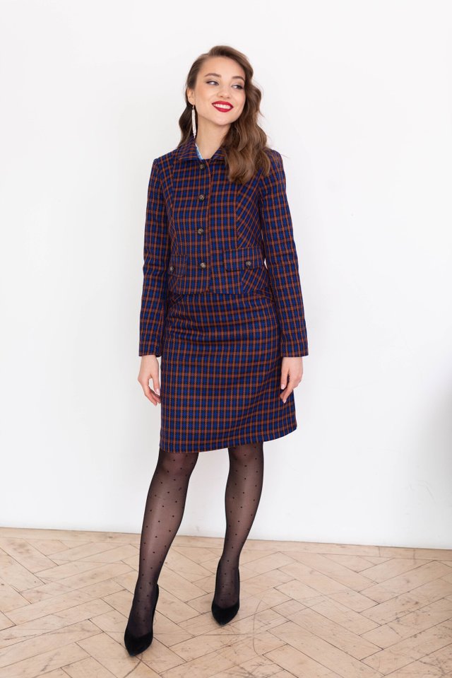 Жакет в темно-синюю клетку  из вискозы