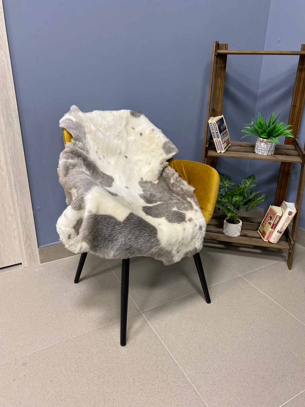 Шкура коврик меховой прикроватный овчина, 110х60 см.