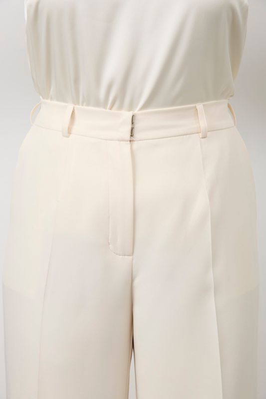 Брюки прямые со стрелками, сливочный