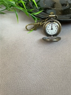 Часы с карабином и цепочкой