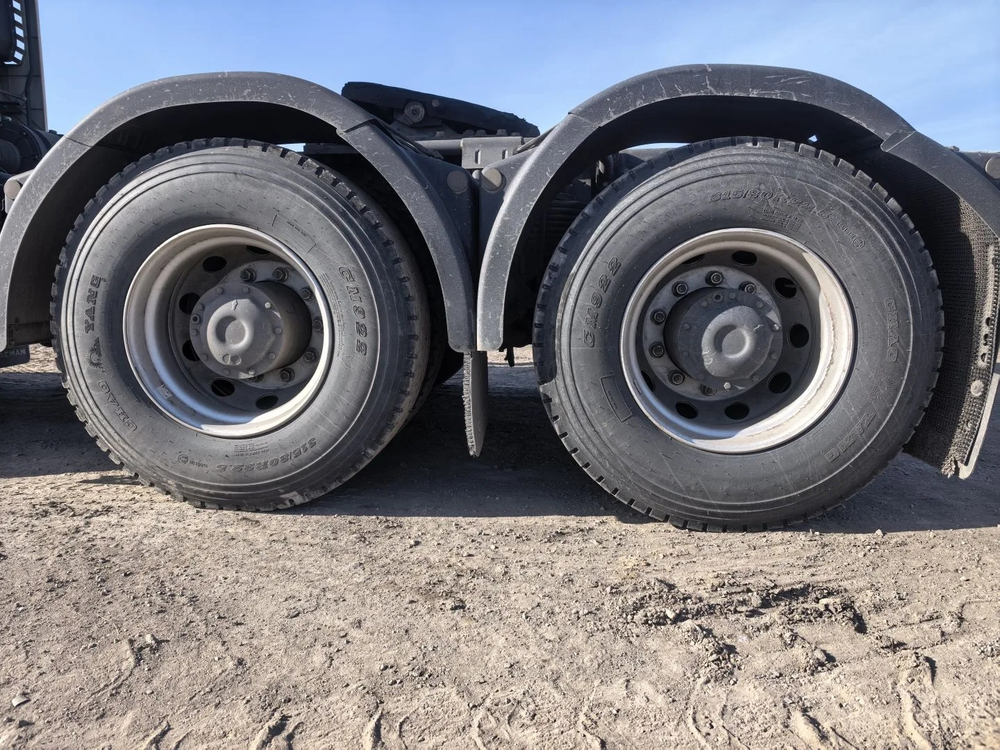 Shacman (Shaanxi) SX* 6x4 Седельный тягач SX42584V324 (Дизельный, 11,6 л, 423 л.с., МТ)