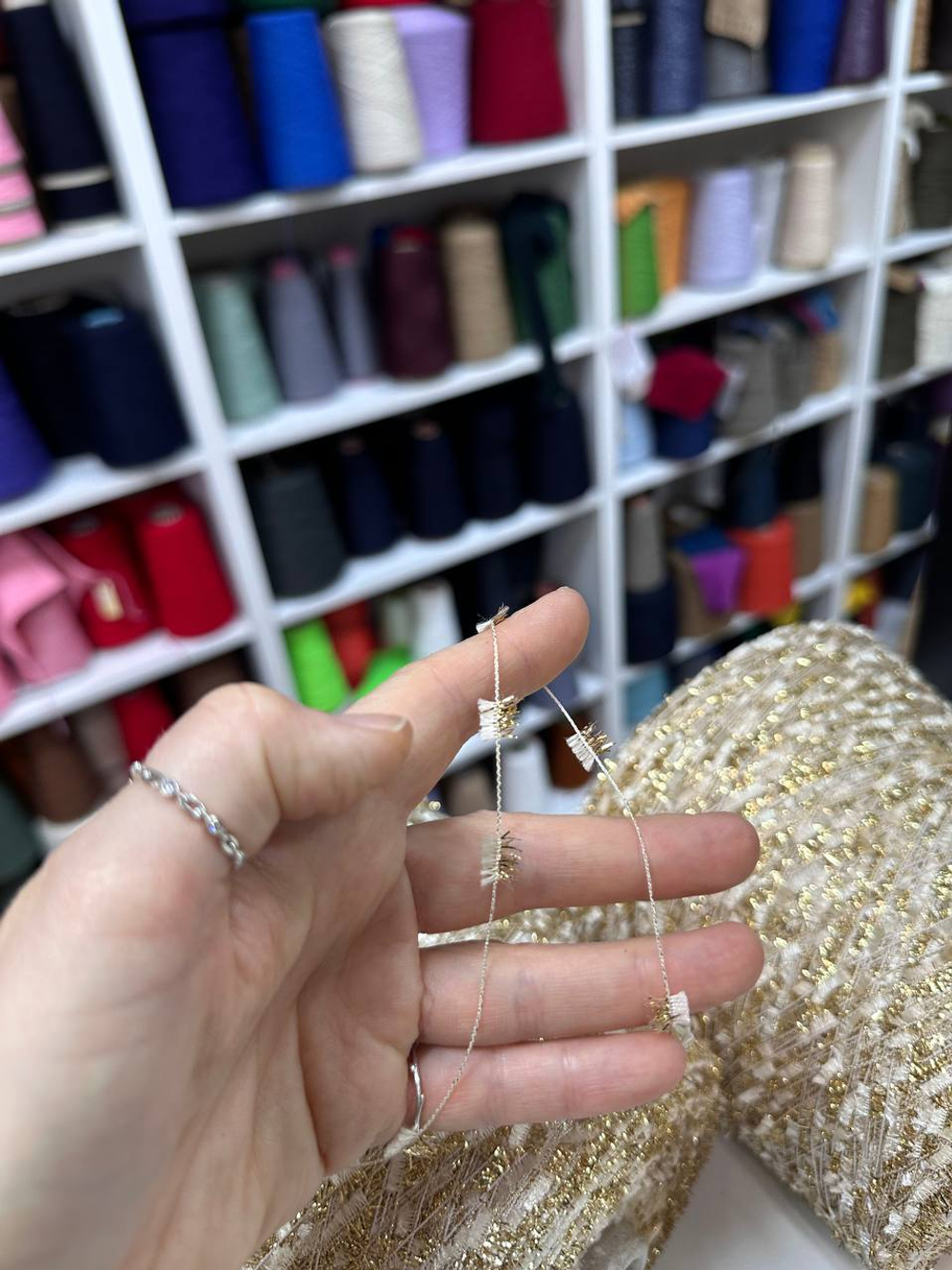 CARISIO - Vimar; вискоза, п/а, люрекс; 700м/100гр; Травка фрагментами; цвет: золотая травка люрексом