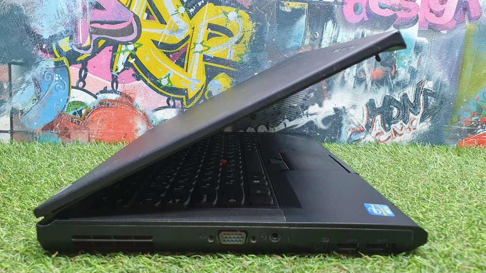 Ноутбук Lenovo i3/4Gb/NVS 5400M 1Gb