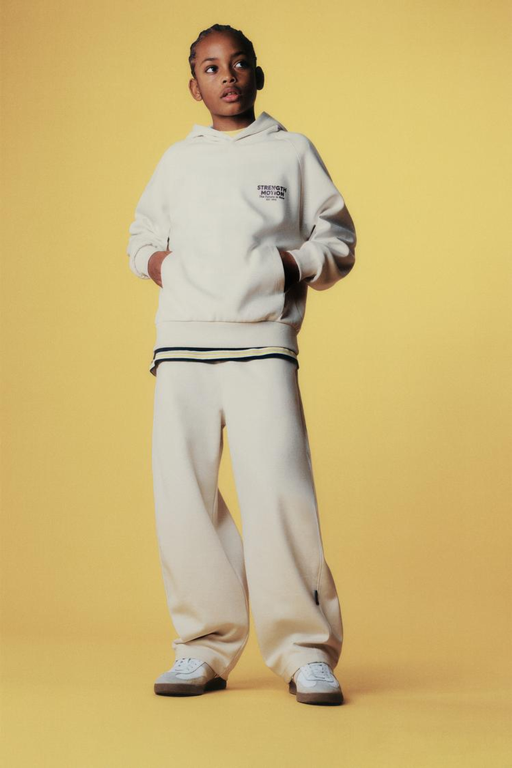 ZARA КОМПЛЕКТ ИЗ ТОЛСТОВКИ И ДЖОГГЕРОВ ИЗ ТКАНИ ИНТЕРЛОК, ЦВЕТ ЛЬДА