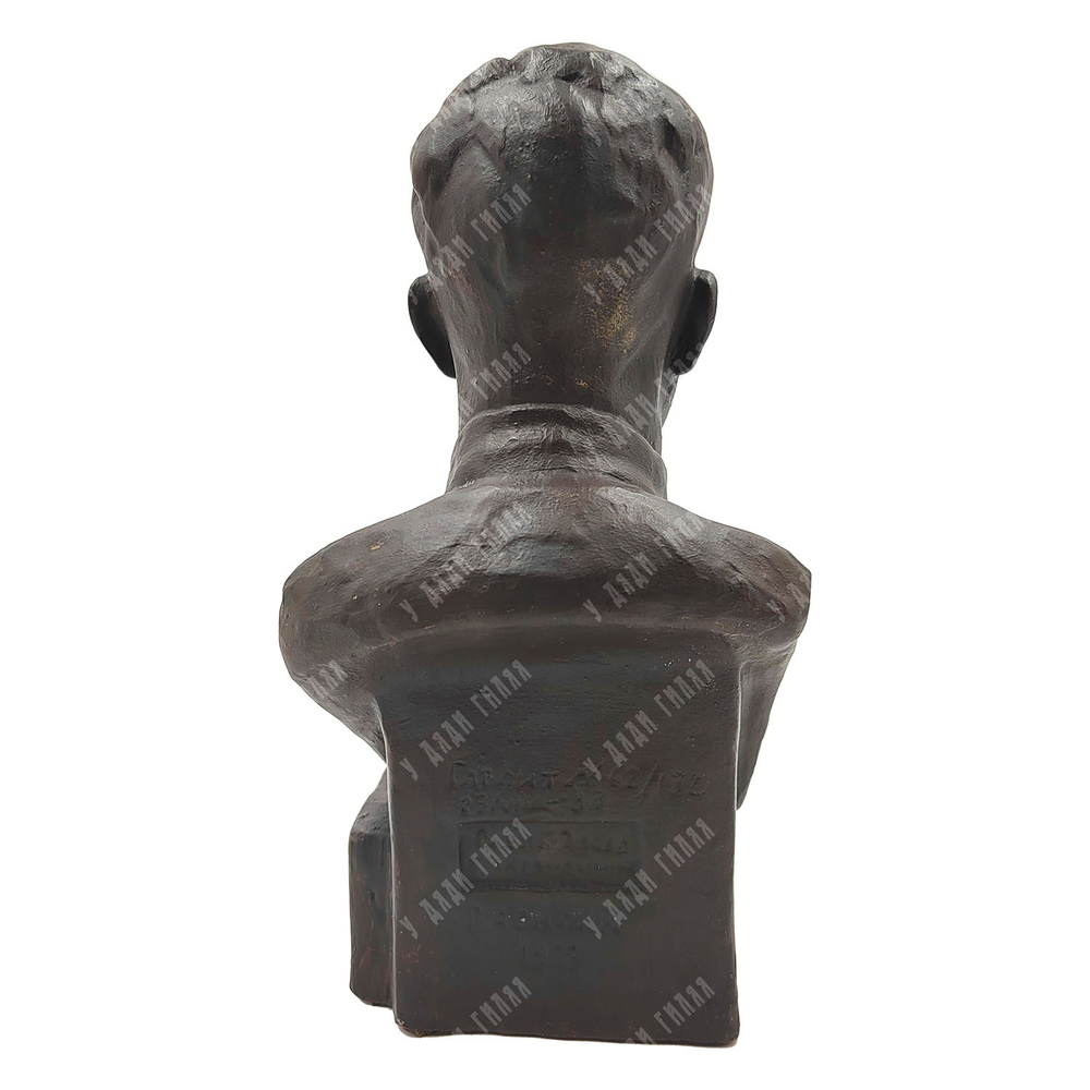 Бюст И. В. Сталина. Гжель. Автор Василик Н. Всекохудожник. 1933 г.