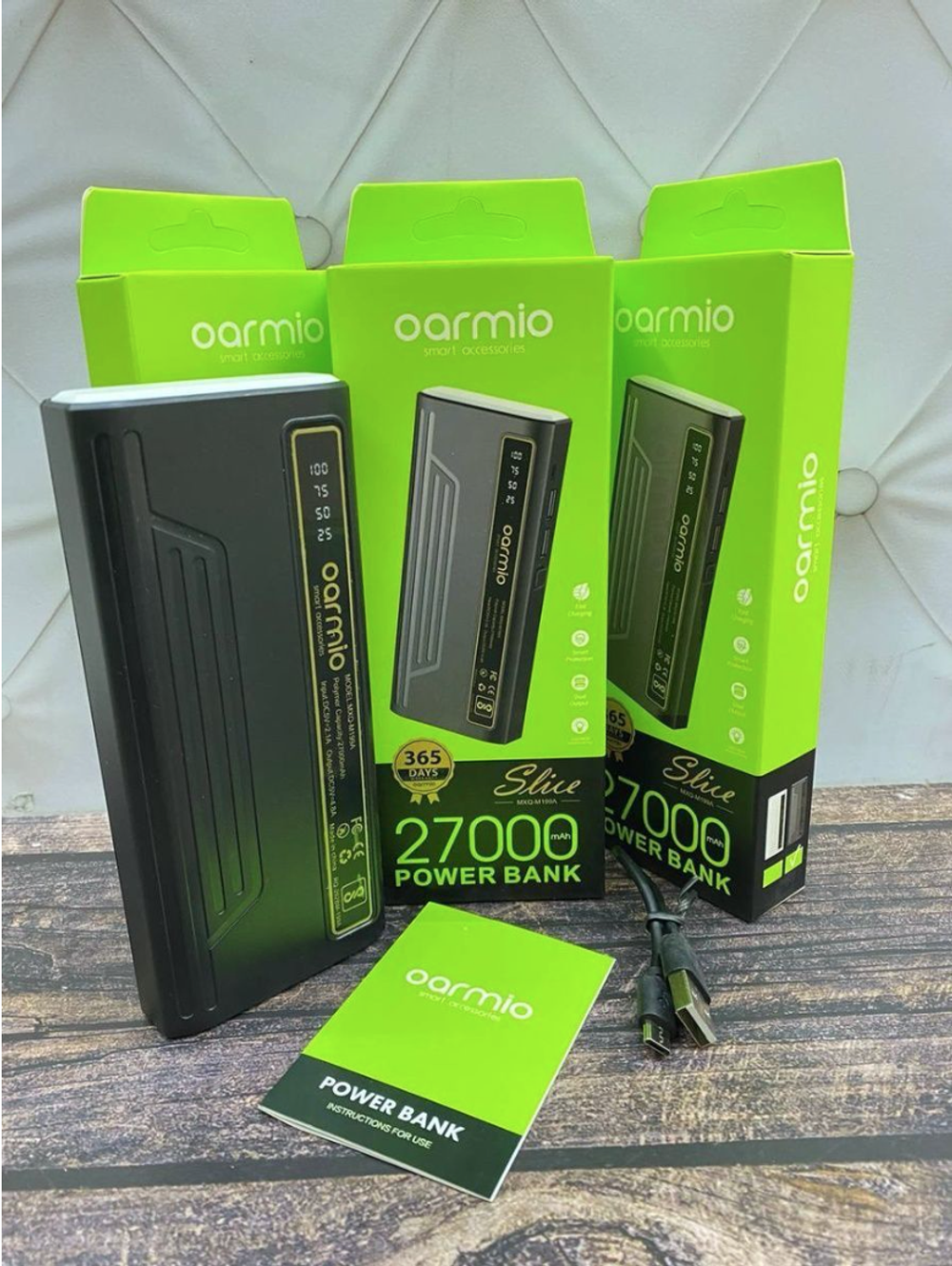 Внешний аккумулятор Power Bank Oarmio 27000 mah M199A 2 USB черный с фонариком