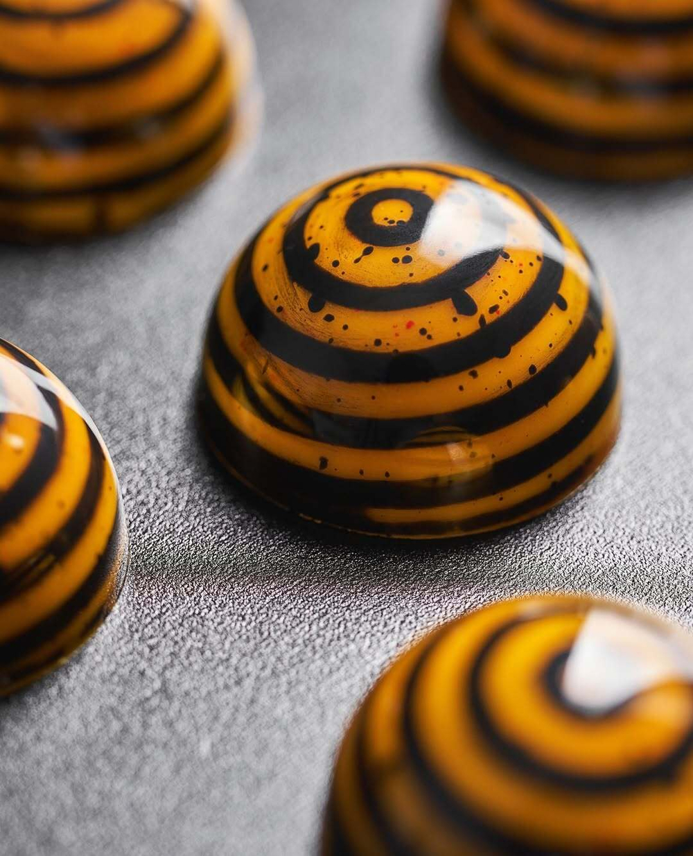 Набор для шоколадных конфет Полусфера 01 и шоко штампы A, Silikomart, Италия