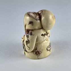 Статуэтка нэцкэ Бог Фукурокудзю с мешком риса и персиком