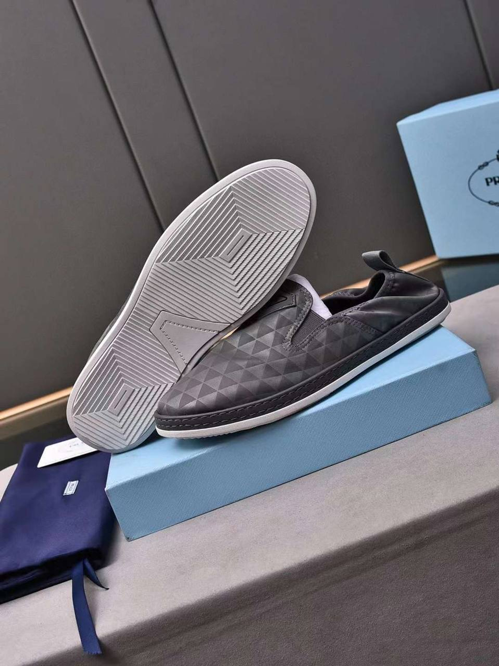 Слипоны Prada