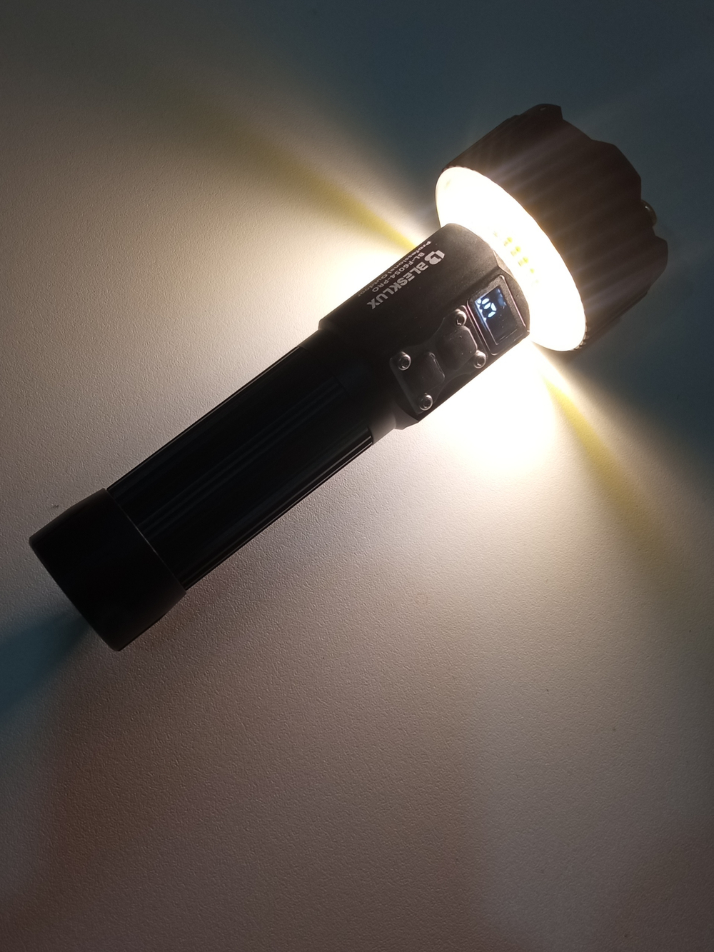Фонарь ручной высокой яркости Универсальный походный LED дисплей BL-F6054-PRO
