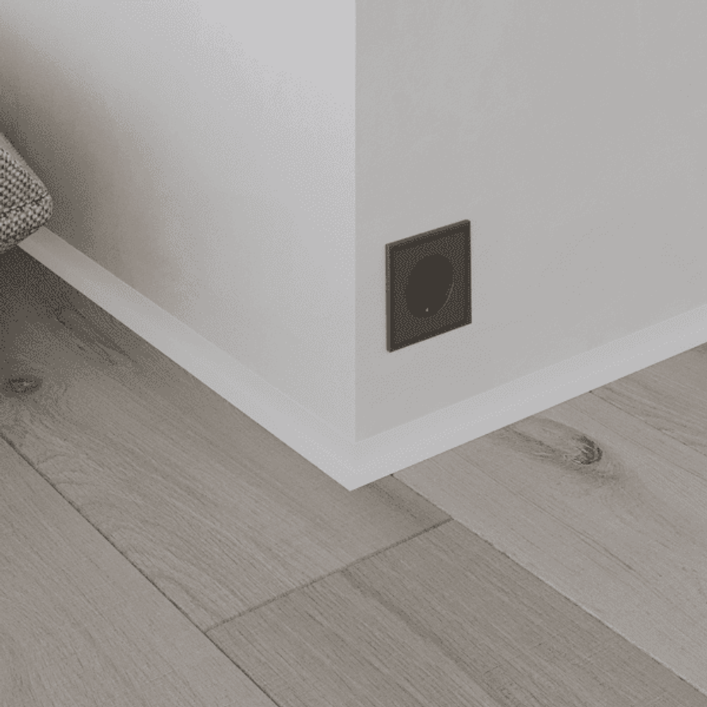 Микроплинтус L образный Ликорн для пола C-05.25.4L алюминиевый белый вид 2