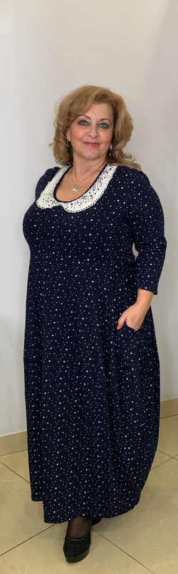 Длинное итальянское платье с белым ажурным воротником