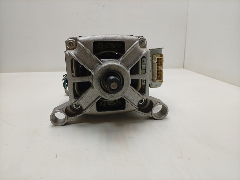 GOY1054L кт48 Двигатель для стиральной машины Candy 41006952 б/у