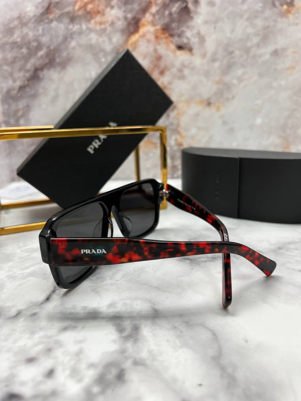 Очки Prada