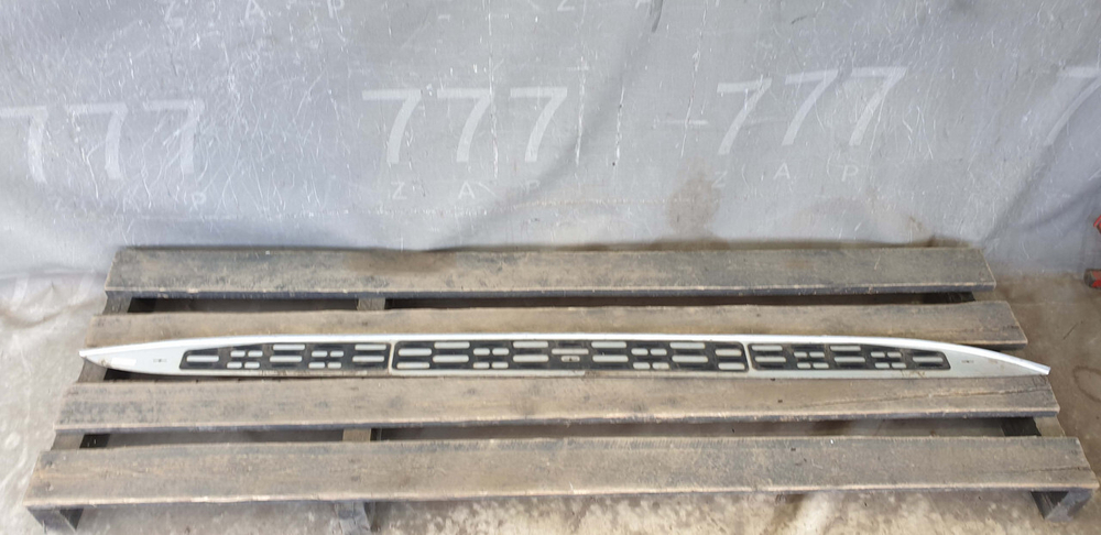 Накладка подножки левой Mercedes GLE (W166) 11-18 Б/У Оригинал A1666980348