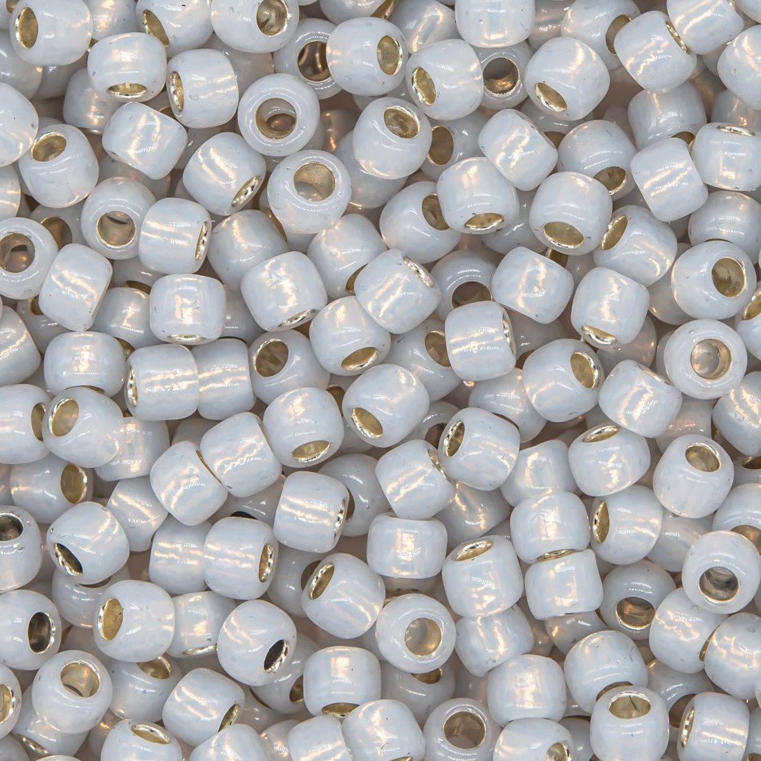 Японский бисер TOHO Round 8/0 (№PF2101), окрашенный изнутри прозрачный