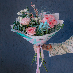 149. Свежий нежный букет с ароматными пионовидными розами