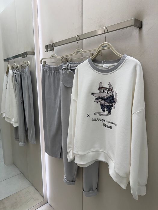 СВИТШОТ РЕНА МОЛОЧНЫЙ ВОЛЧОК НАКАЧАННЫЙ БОЧОК