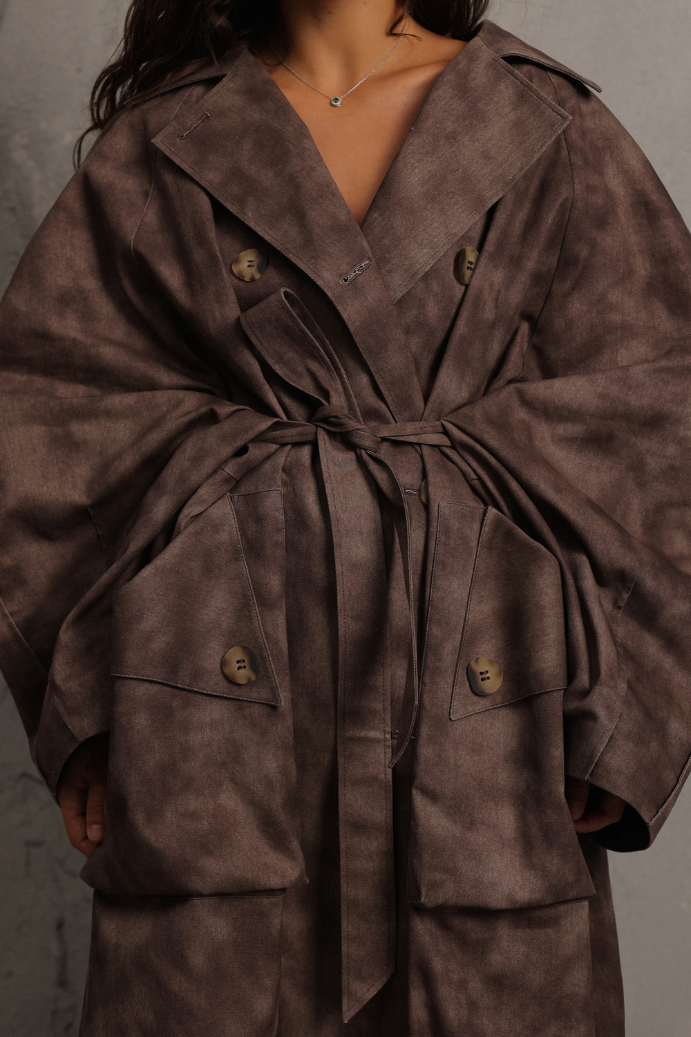 Тренч из вареного денима