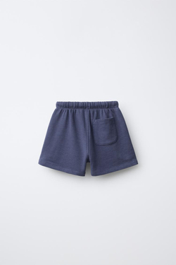 ZARA ШОРТЫ ИЗ МЯГКОЙ ТКАНИ С НАДПИСЬЮ, ВЫЦВЕТШИЙ СИНИЙ