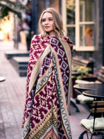 Теплый палантин с орнаментом