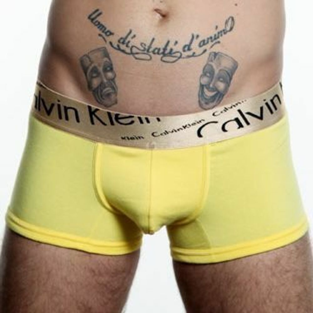 Мужские трусы боксеры желтые с косой резинкой Calvin Klein Bronze Boxer Italics Yellow