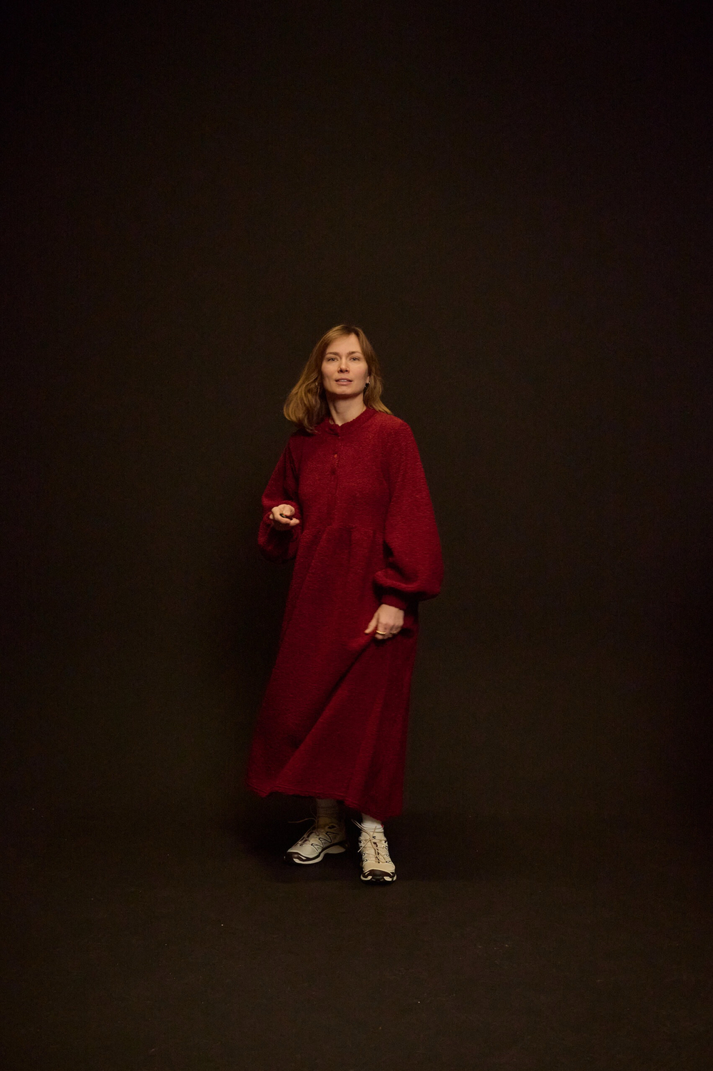 Платье оверсайз "жабо без жабо" из плюшевой ткани Тедди, бордо