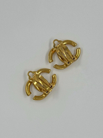 Миниатюрные клипсы в виде лого Chanel