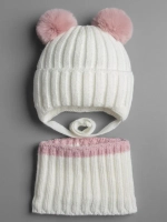 Шапка зимняя для девочки со снудом и помпонами
