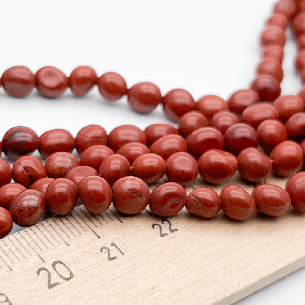 Яшма красная фриформ, размер около 5-6 мм, цена за нить 38 см