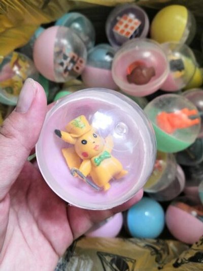 Игрушки в капсулах 65 мм