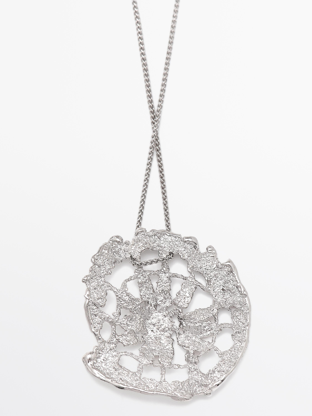 Massimo Dutti Ожерелье с кружевной подвеской, серебряный