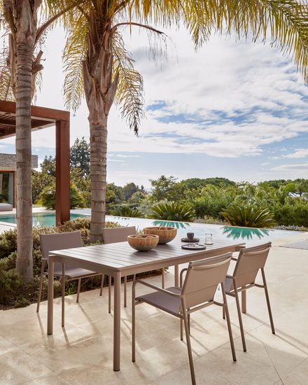 Раздвижной алюминиевый садовый стол Zaltana с коричневой матовой отделкой 140 (200) x 90 см La Forma Испания 