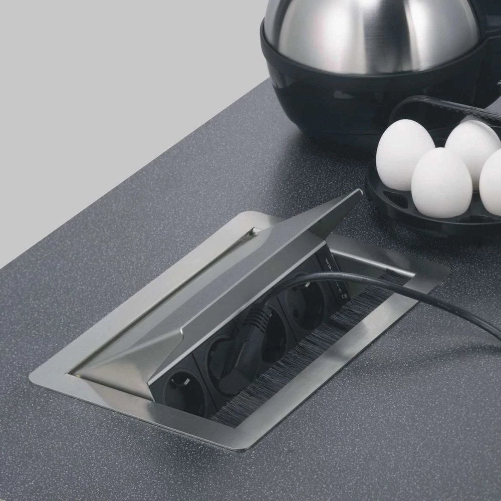 Встраиваемая розетка EVOline Flip Top Push M 159370002700