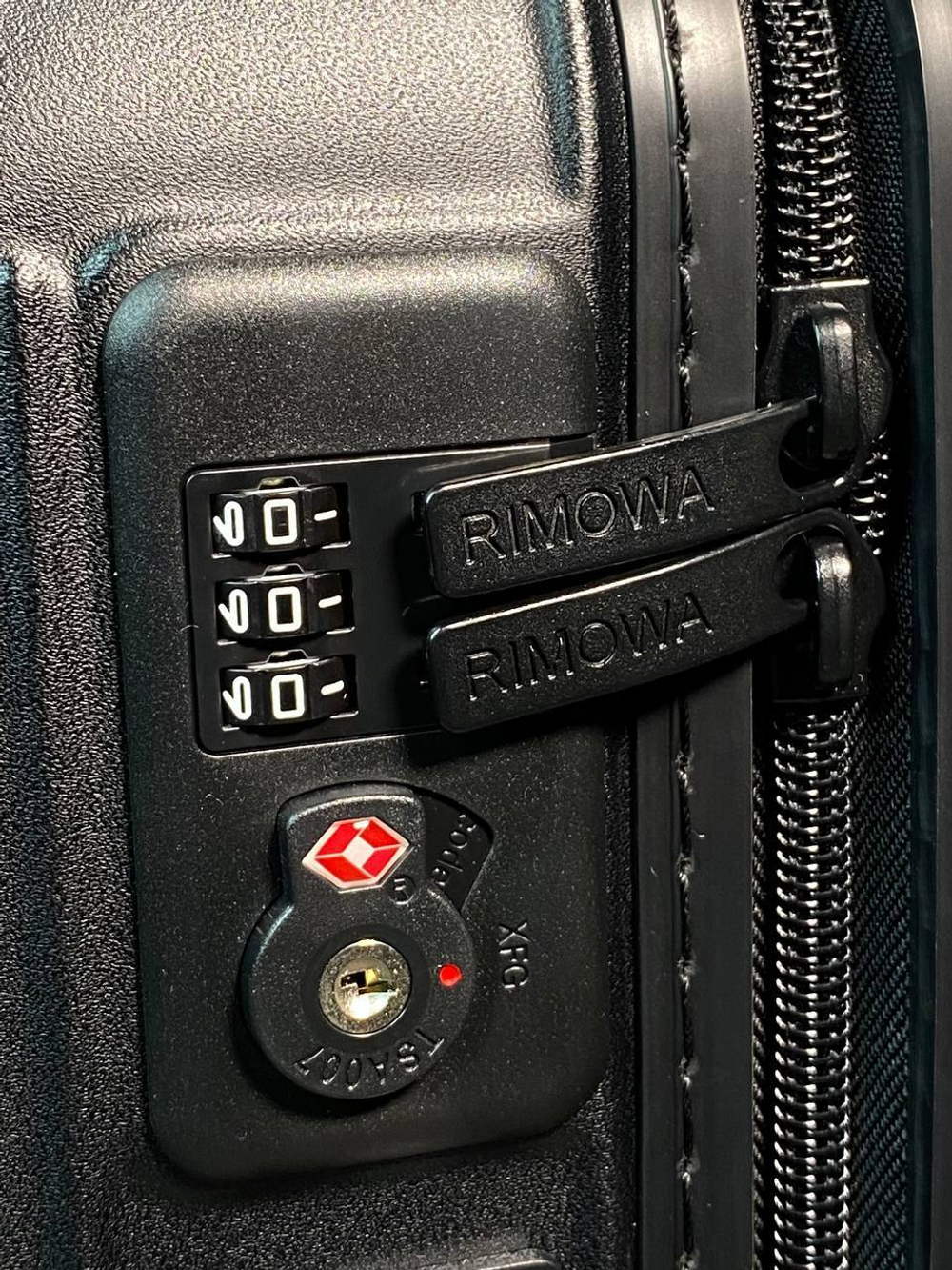 Чемодан Rimowa