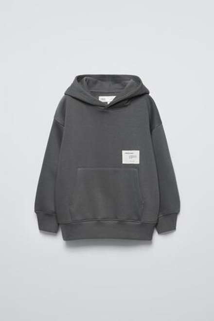 ZARA КОМПЛЕКТ ИЗ ТОЛСТОВКИ И ДЖОГГЕРОВ С НАШИВКОЙ, СЕРЫЙ