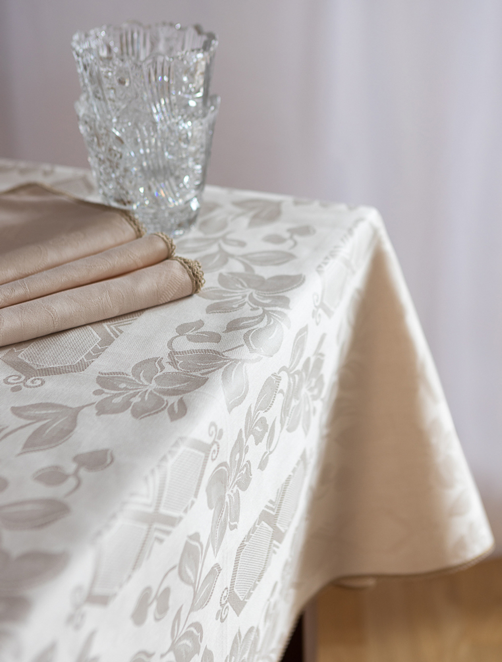 Скатерть овальная 160x320 и 14 салфеток Confestyl Iris Bianco