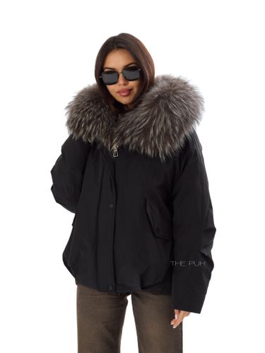 Пуховая парка черного цвета с мехом енота