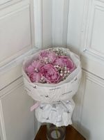 Букет 5шт пионов и гипсофилы