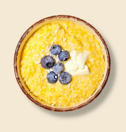 Пшенная каша с пряной тыквой и органической голубикой на кокосовом молоке