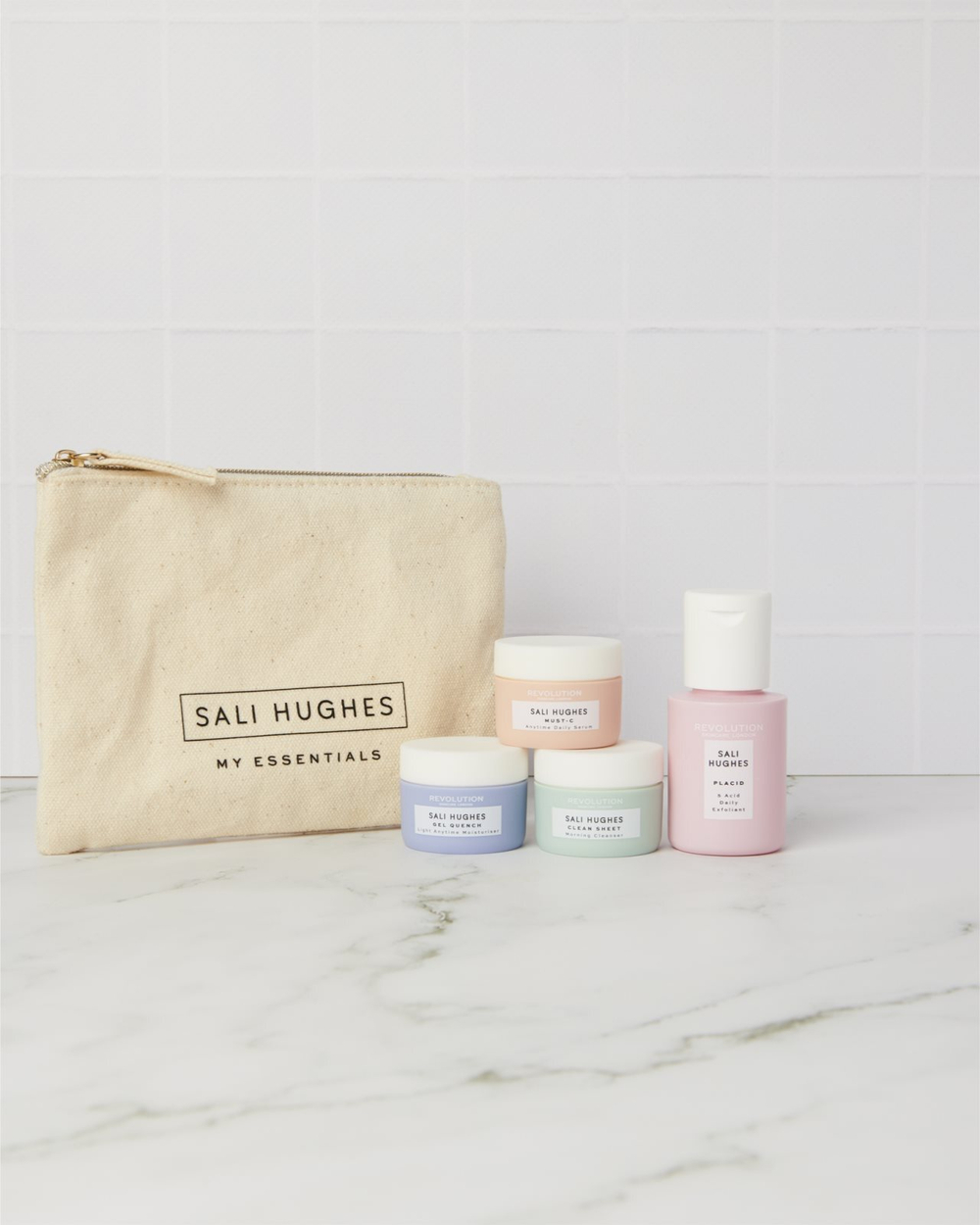 Revolution Skincare X Sali Hughes Mini Kit - дорожный набор (увлажняющий) /       / GTIN 5057566526739