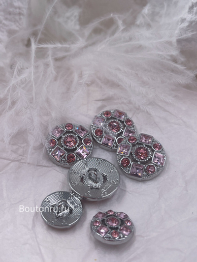 Пуговицы серебристые с розовыми камнями стразами