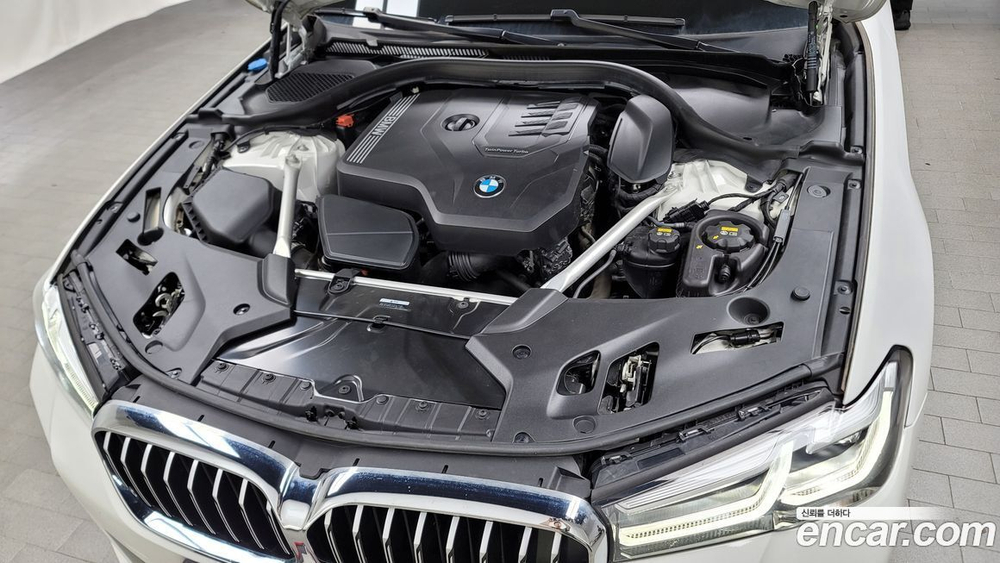 BMW 5 Series (G30) 520i M Sports (01.2021)
