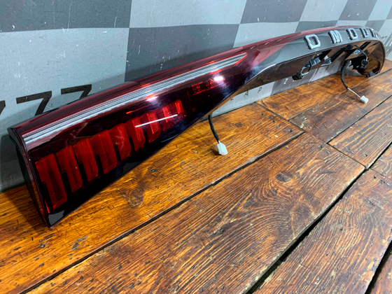 Фонарь задний центральный Omoda C5 22-нв Б/У Оригинал 605000724AA