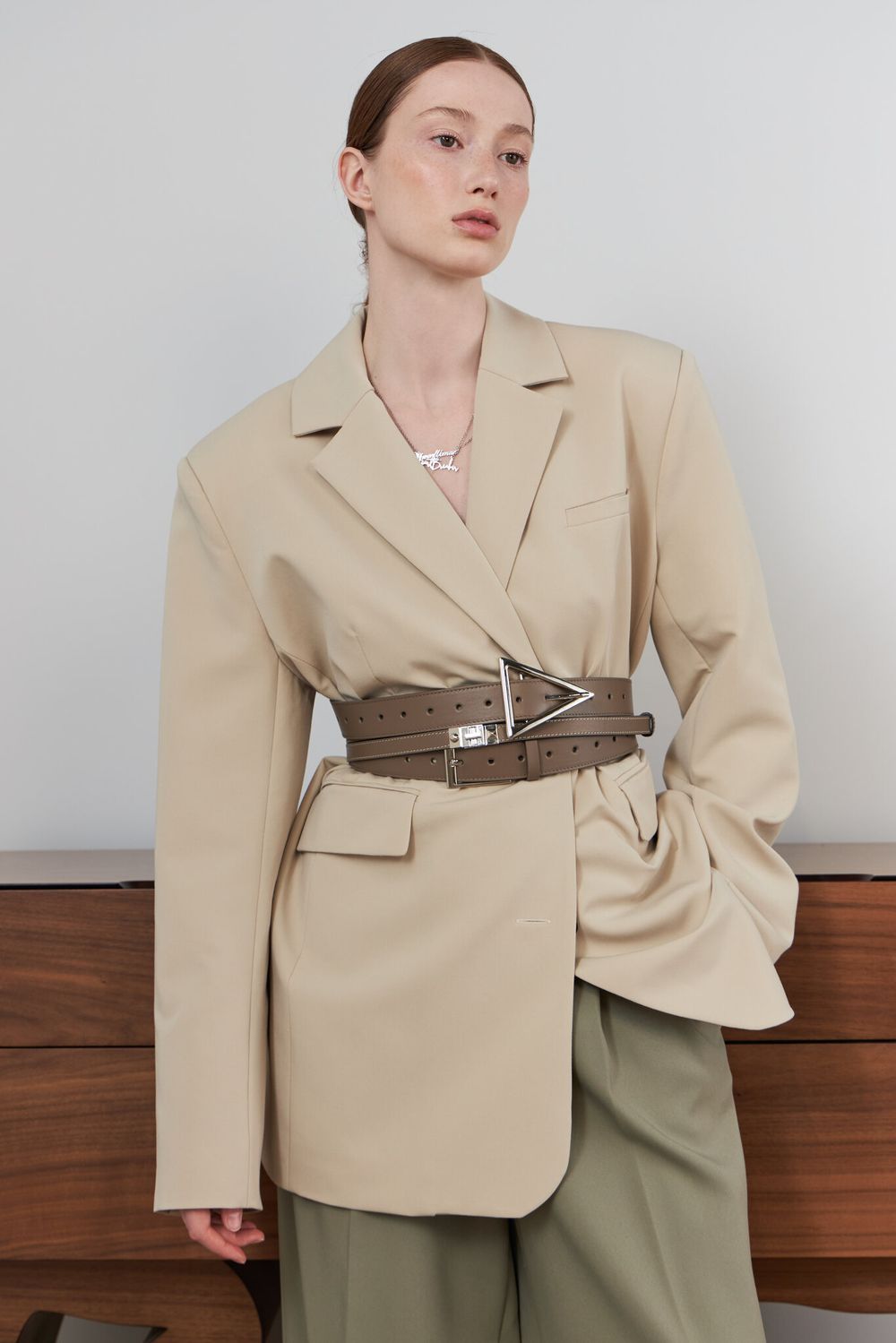 ТОНКИЙ РЕМЕНЬ С ЗАМОЧКОМ TAUPE|NUDE