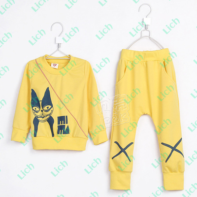 Костюм: свитшот с графическим принтом собаки и брюки-галифе